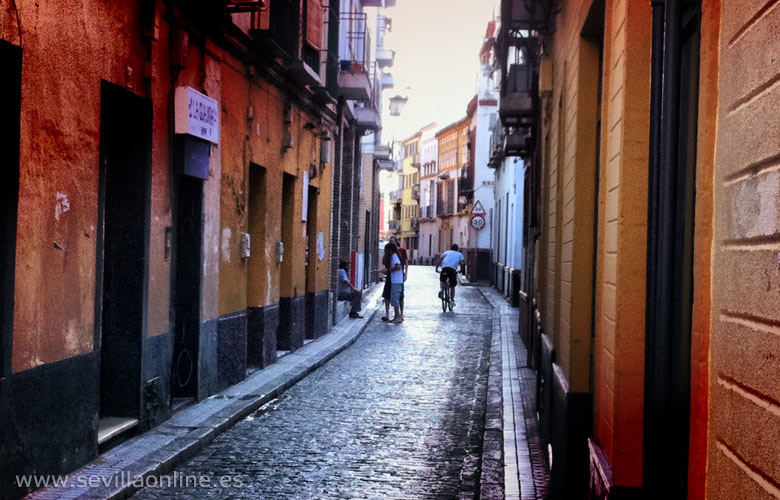De smalle straatjes in de Macarena wijk - Sevilla, Spanje.