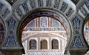 Arcos de Herradura (Hufeisenbgen) im Alcazar Palast, Sevilla