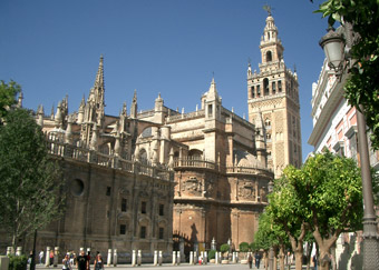 De kathedraal van Sevilla en de Giraldatoren.