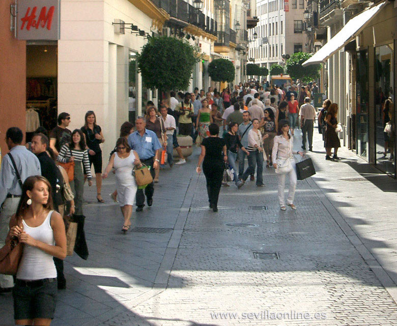 Winkelen in Sevilla, calle Tetuán - Andalusië, Spanje.