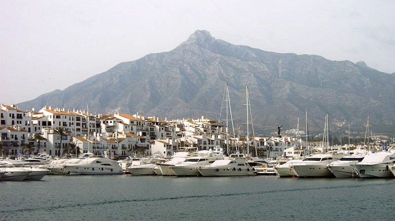 Puerto Banus de sporthaven van Marbella aan de Costa del SOL