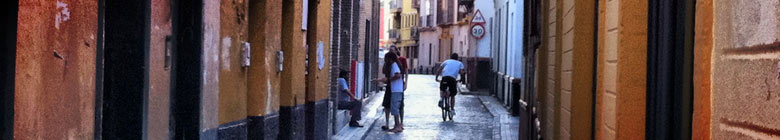 De smalle straatjes in de Macarena wijk, Sevilla.