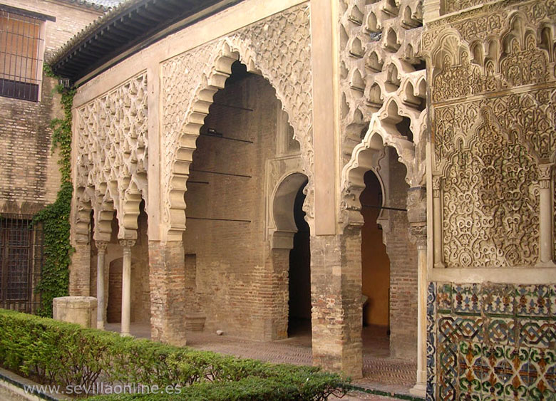 De patio van het gips in het Alcazar, Sevilla