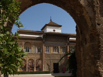 De ingang van het Alcazar paleis in Sevilla - Andalusie, Spanje
